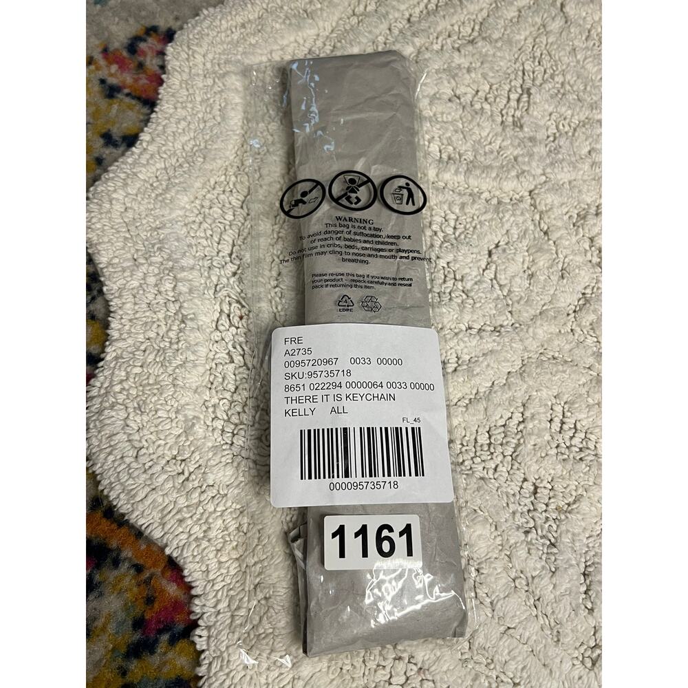 Free People There It Is Keychain Key Ring in Kelly Green Keyring - Picture 4 of 5